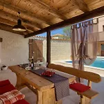 Charming Eleonora With Pool Near Pula Manjadvorci