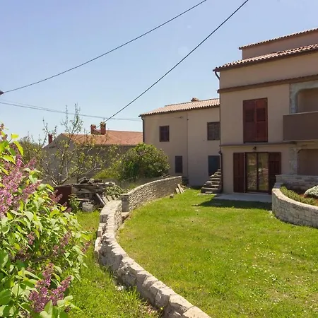 Charming Eleonora With Pool Near Pula Villa