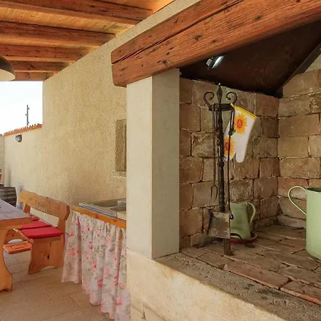 Vila Charming Eleonora With Pool Near Pula