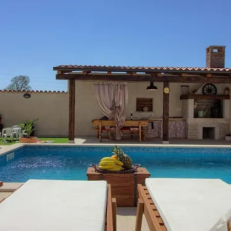 Charming Eleonora With Pool Near Pula Vila *