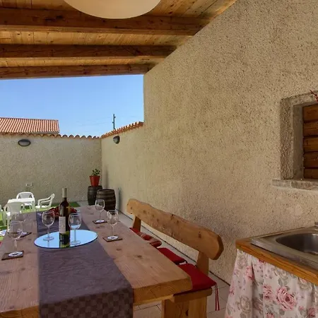 Vila Charming Eleonora With Pool Near Pula