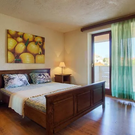 Charming Eleonora With Pool Near Pula Vila