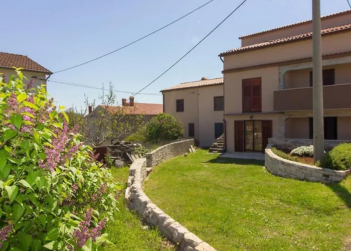 Charming Eleonora With Pool Near Pula 빌라
