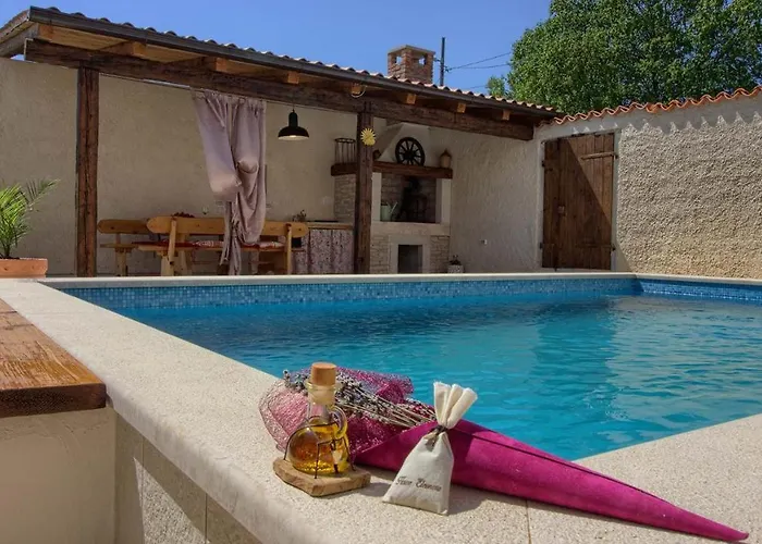 Charming Eleonora With Pool Near Pula 빌라 *