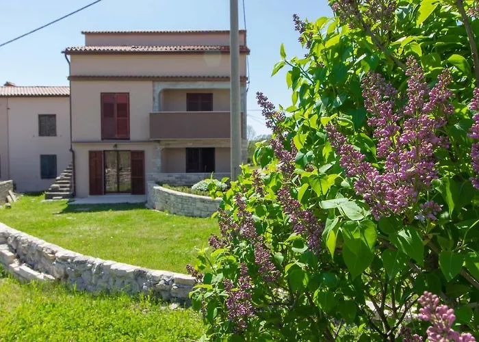 Charming Eleonora With Pool Near Pula