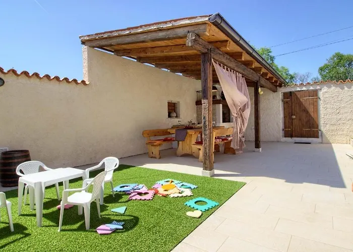 Charming Eleonora With Pool Near Pula *