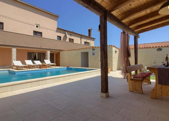 Charming Eleonora With Pool Near Pula Manjadvorci