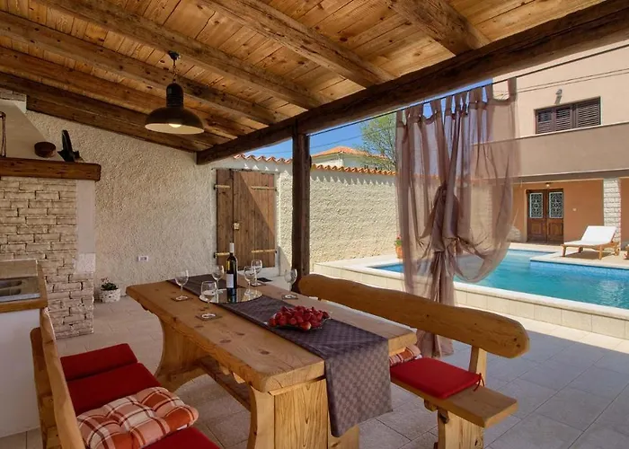 Charming Eleonora With Pool Near Pula Manjadvorci