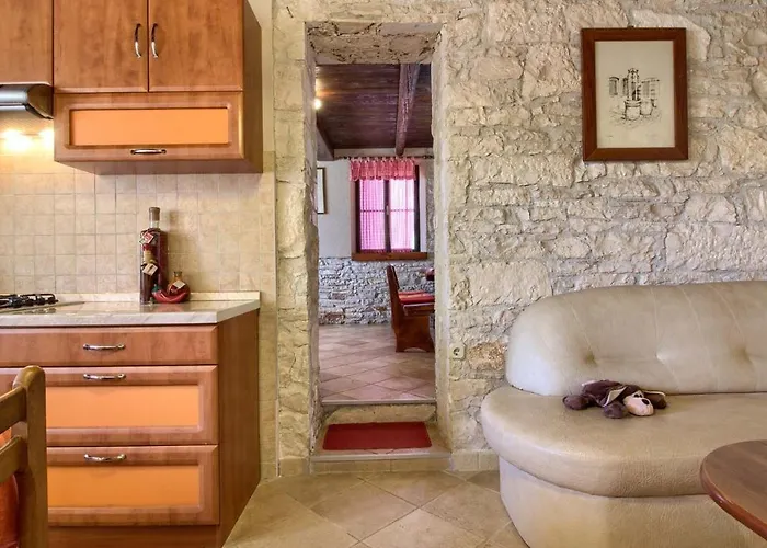Charming Eleonora With Pool Near Pula *