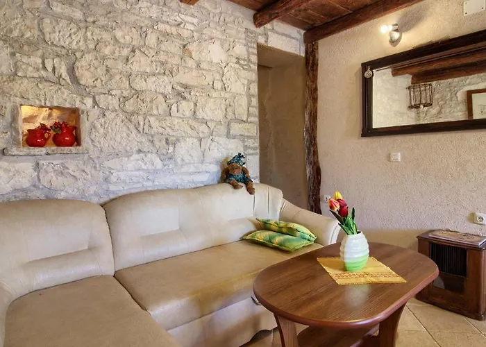 Charming Eleonora With Pool Near Pula Manjadvorci