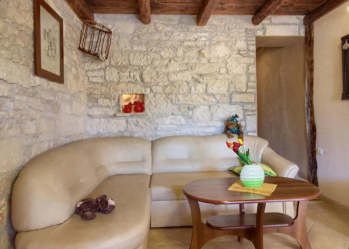Charming Eleonora With Pool Near Pula Manjadvorci