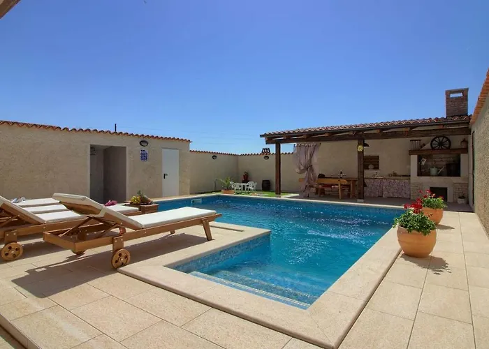 Charming Eleonora With Pool Near Pula Villa