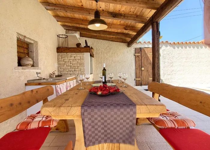 Charming Eleonora With Pool Near Pula Villa