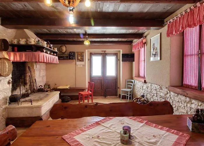 Charming Eleonora With Pool Near Pula 빌라