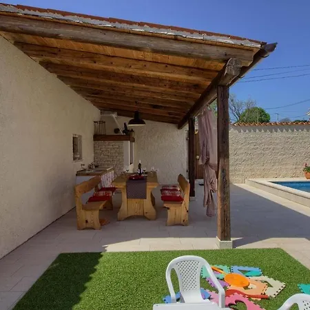 Charming Eleonora With Pool Near Pula Villa