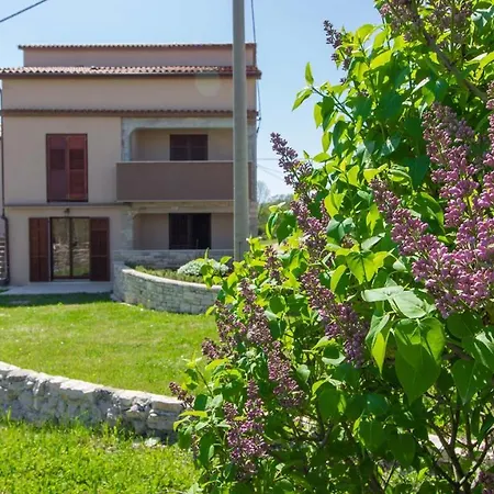 Charming Eleonora With Pool Near Pula