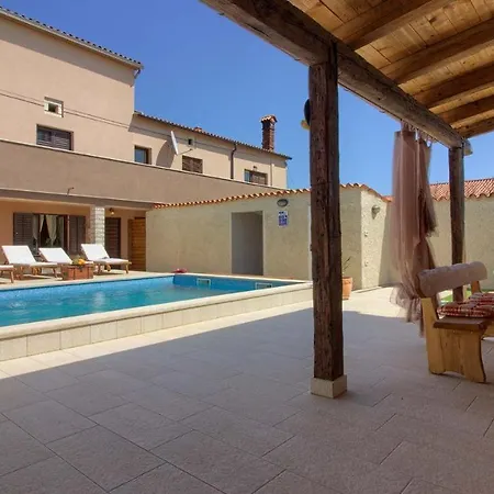Charming Eleonora With Pool Near Pula Manjadvorci