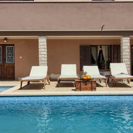 Charming Eleonora With Pool Near Pula 빌라 Manjadvorci