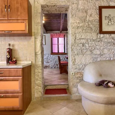 Charming Eleonora With Pool Near Pula *