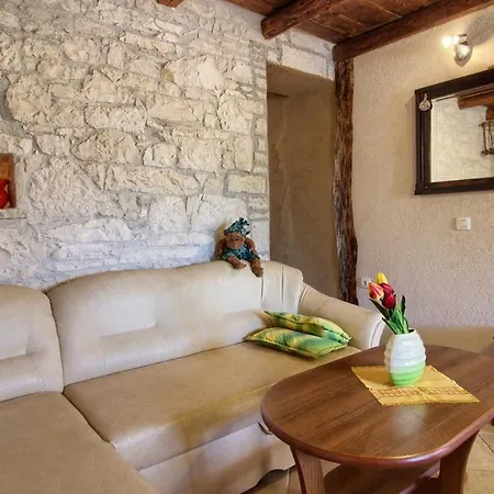 Charming Eleonora With Pool Near Pula Manjadvorci