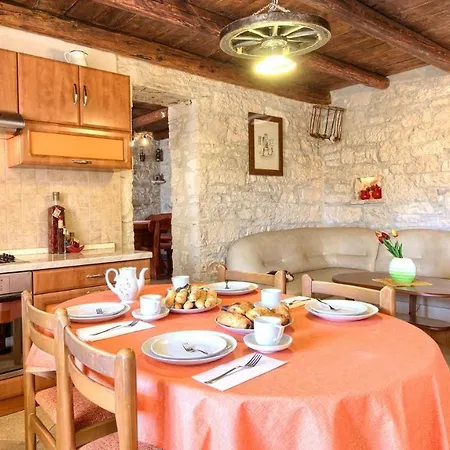 Charming Eleonora With Pool Near Pula Villa *