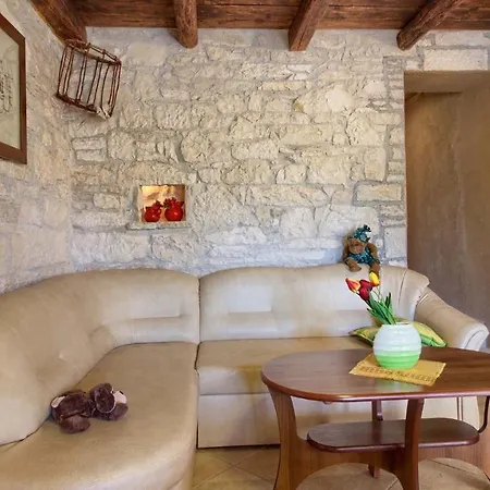 Charming Eleonora With Pool Near Pula Manjadvorci