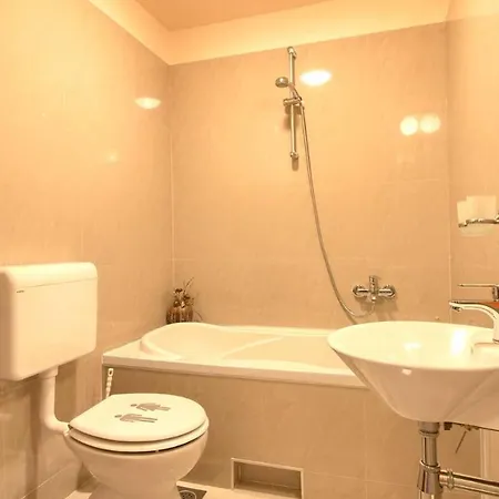 Charming Eleonora With Pool Near Pula Manjadvorci